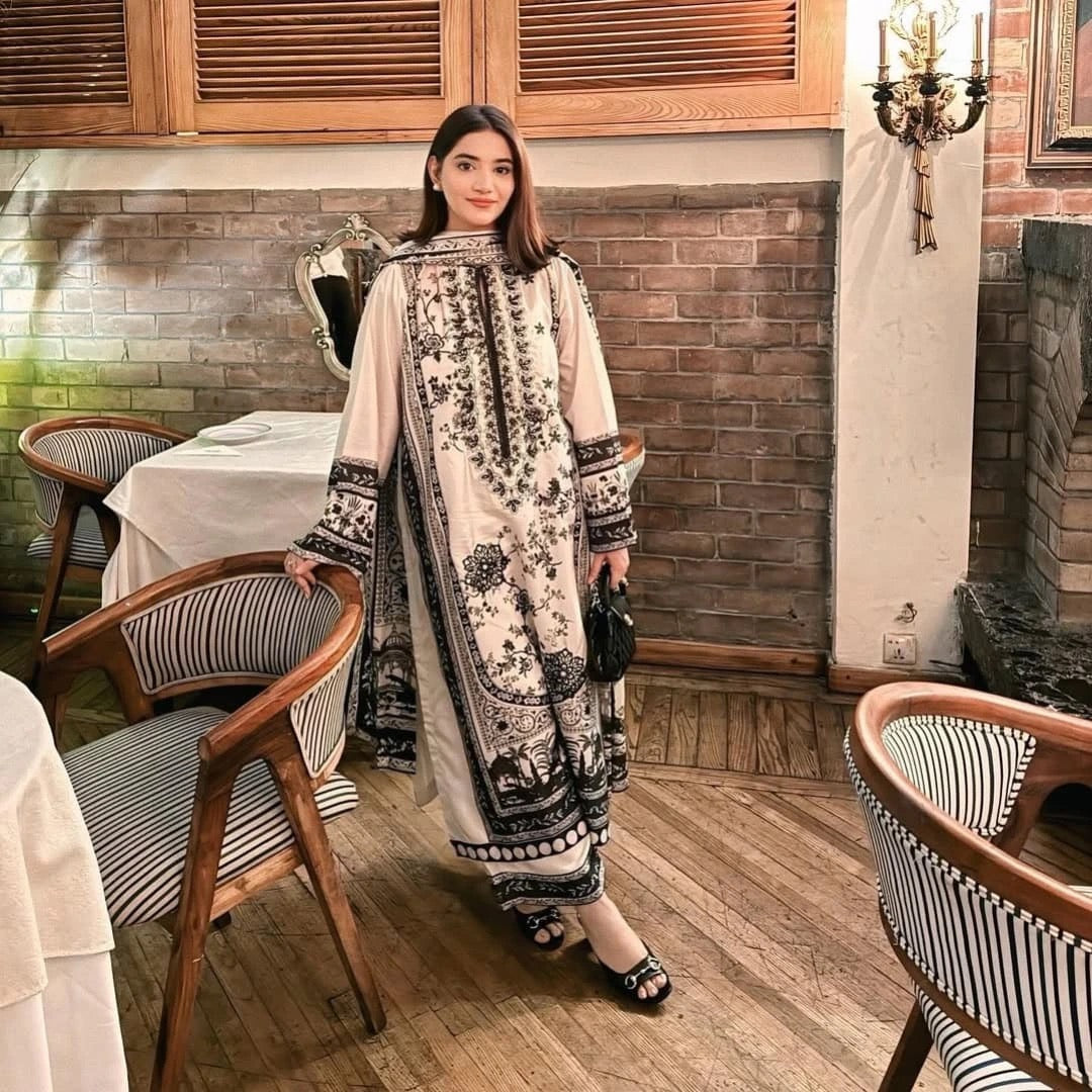 Elegant Black and White Floral Printed Lawn 3-Piece Unstitched Suit with Embroidered Details, Matching Dupatta, and Stylish Traditional Design for Women – Perfect for Summer and Festive Wear