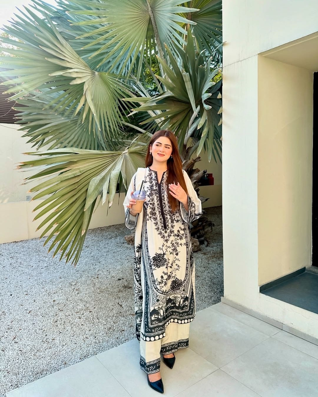 Elegant Black and White Floral Printed Lawn 3-Piece Unstitched Suit with Embroidered Details, Matching Dupatta, and Stylish Traditional Design for Women – Perfect for Summer and Festive Wear