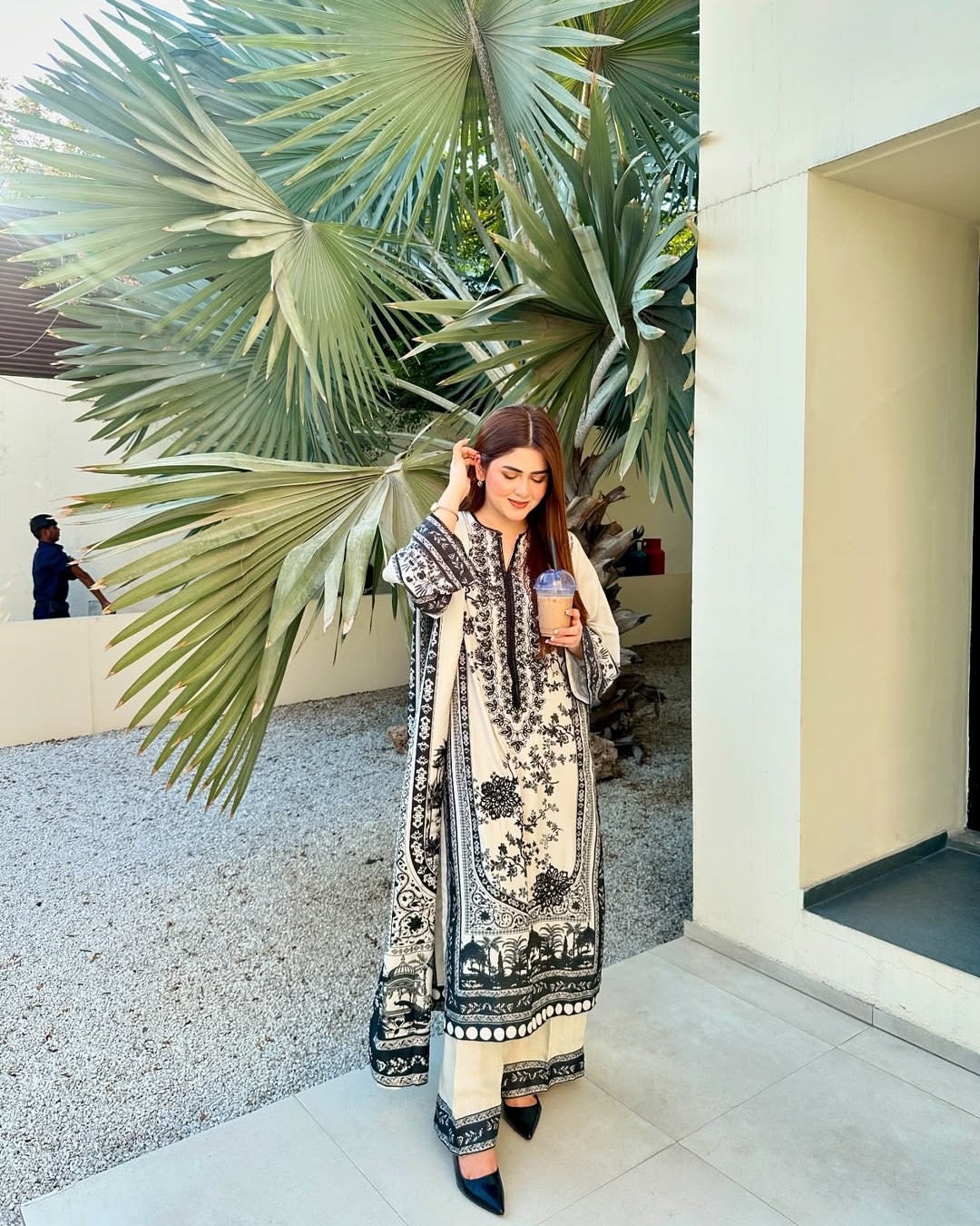 Elegant Black and White Floral Printed Lawn 3-Piece Unstitched Suit with Embroidered Details, Matching Dupatta, and Stylish Traditional Design for Women – Perfect for Summer and Festive Wear