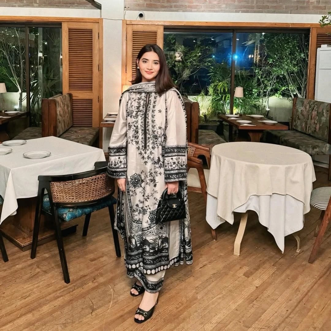 Elegant Black and White Floral Printed Lawn 3-Piece Unstitched Suit with Embroidered Details, Matching Dupatta, and Stylish Traditional Design for Women – Perfect for Summer and Festive Wear