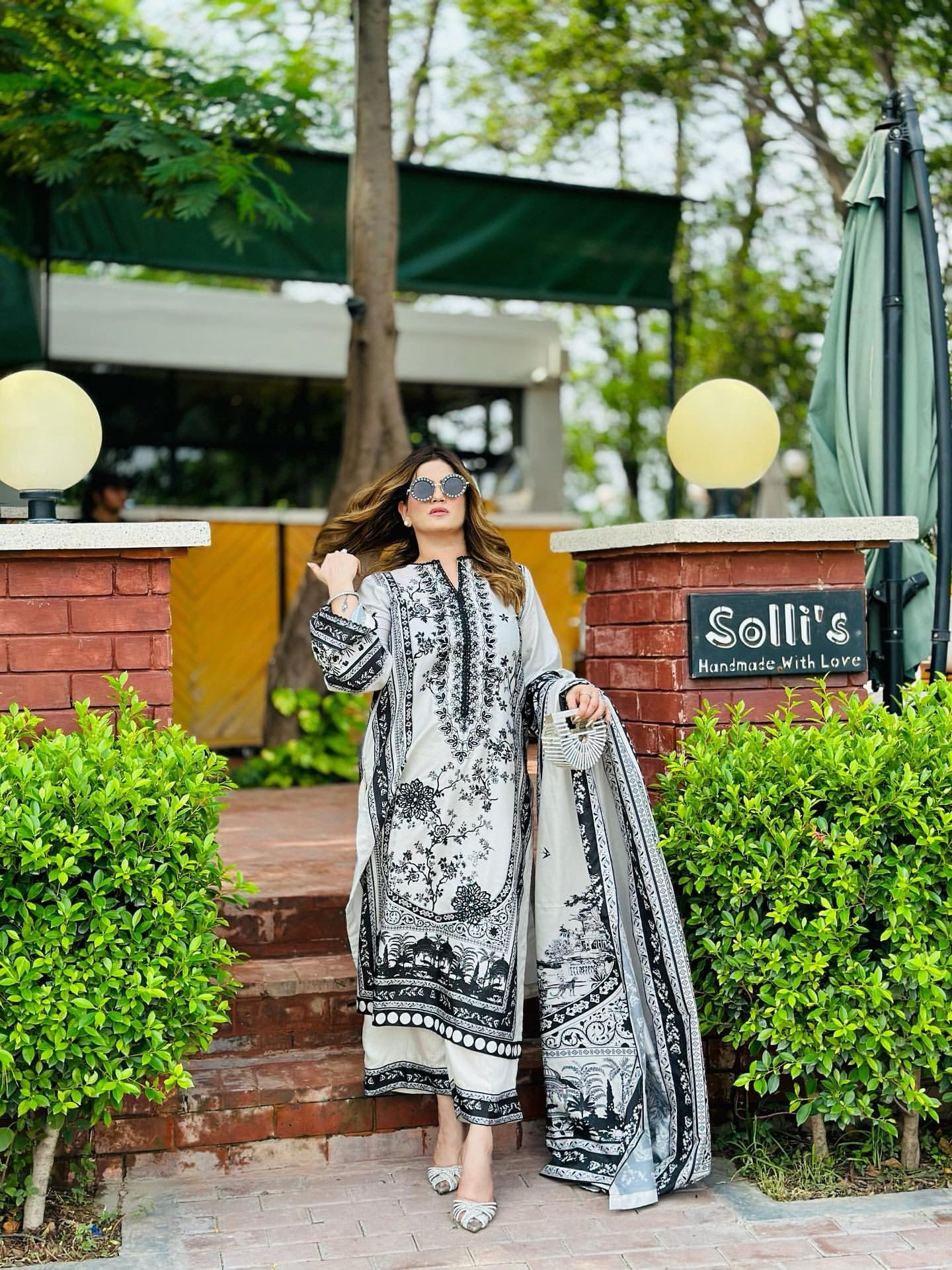 Elegant Black and White Floral Printed Lawn 3-Piece Unstitched Suit with Embroidered Details, Matching Dupatta, and Stylish Traditional Design for Women – Perfect for Summer and Festive Wear