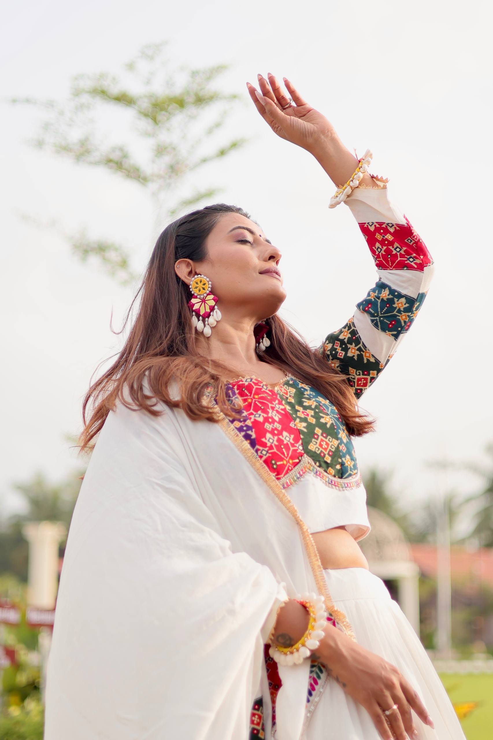 Women’s White Lehenga Choli with Colorful Embroidery & Patchwork Dupatta | Ethnic Ghagra Choli for Wedding, Navratri & Festive Wear