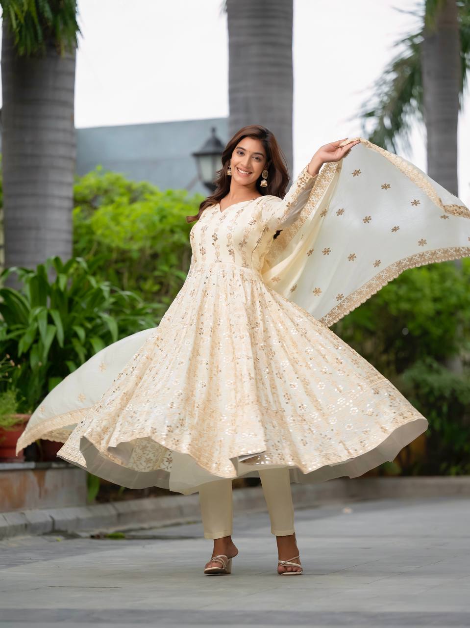 💃 *PREMIUM & LUXURIOUS DESIGNER READYMADE ALIA CUT  ANARKALI SUIT COLLECTIONS*👜