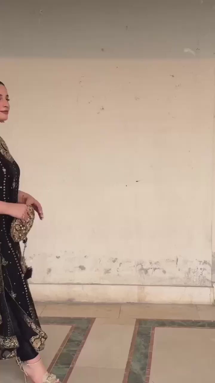 Elegant Black & Gold Embellished Formal Dress – Traditional Luxury Wear for Special Occasions